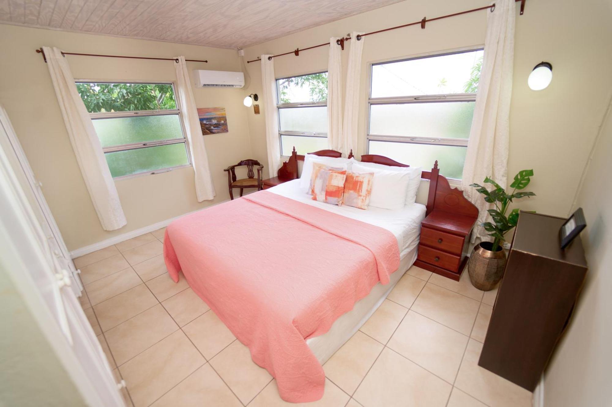 Spacious 3-Bedroom Home - Regency Park Bridgetown Exterior photo