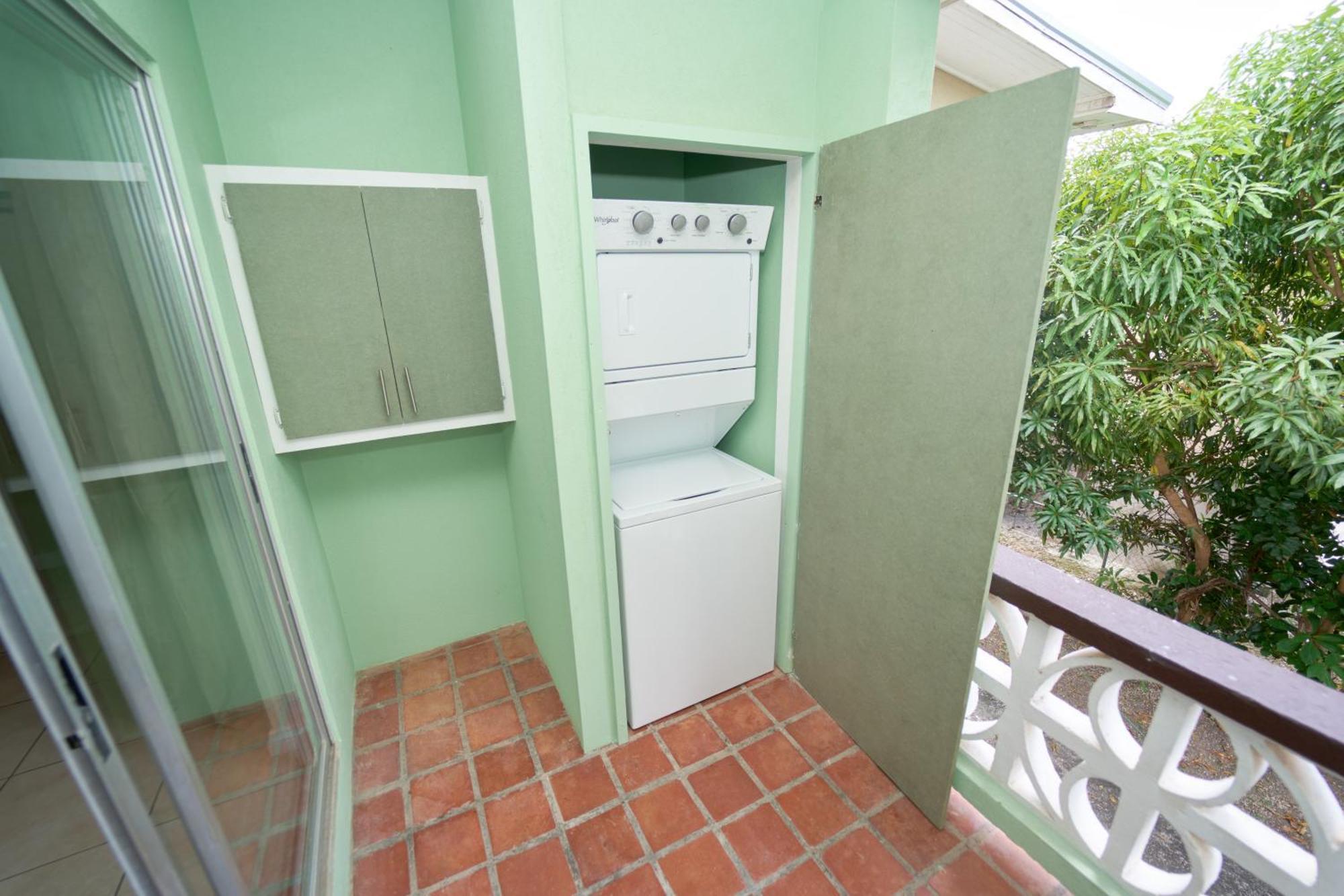 Spacious 3-Bedroom Home - Regency Park Bridgetown Exterior photo