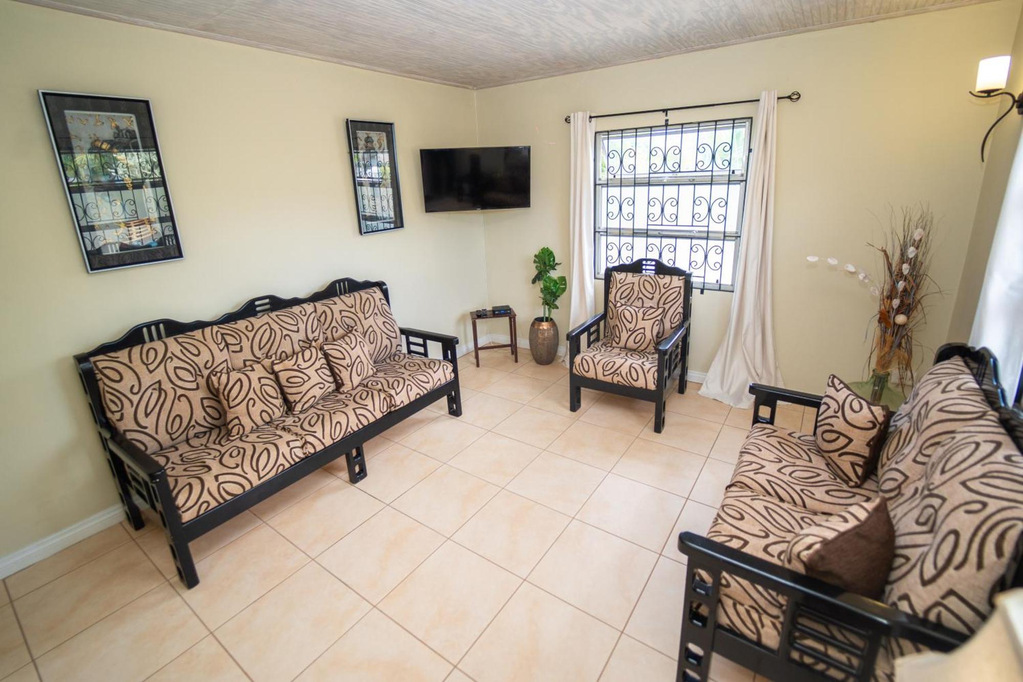 Spacious 3-Bedroom Home - Regency Park Bridgetown Exterior photo